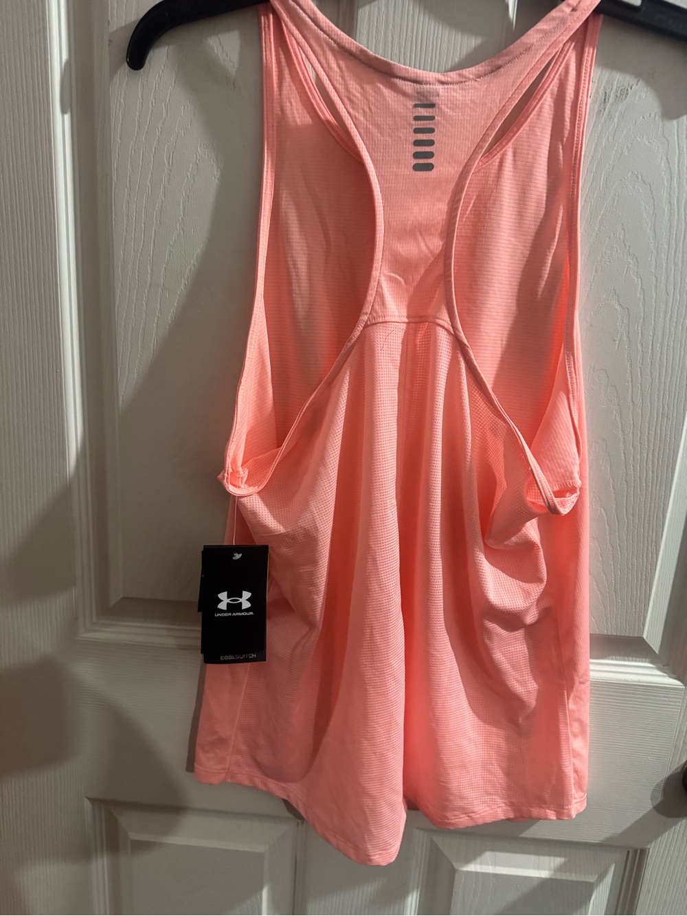 Under Armour Coral Pink Women's Run Tank Top. Size large. NWT